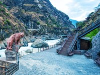 香格里拉虎跳峡景区：奇与美均是自然的馈赠